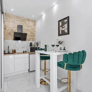 Appartamento 2 - Hyper Centre - Air-conditioned - Terrace - Quiet - Tramway - Equipped Kitchen - Wifi, Nizza
